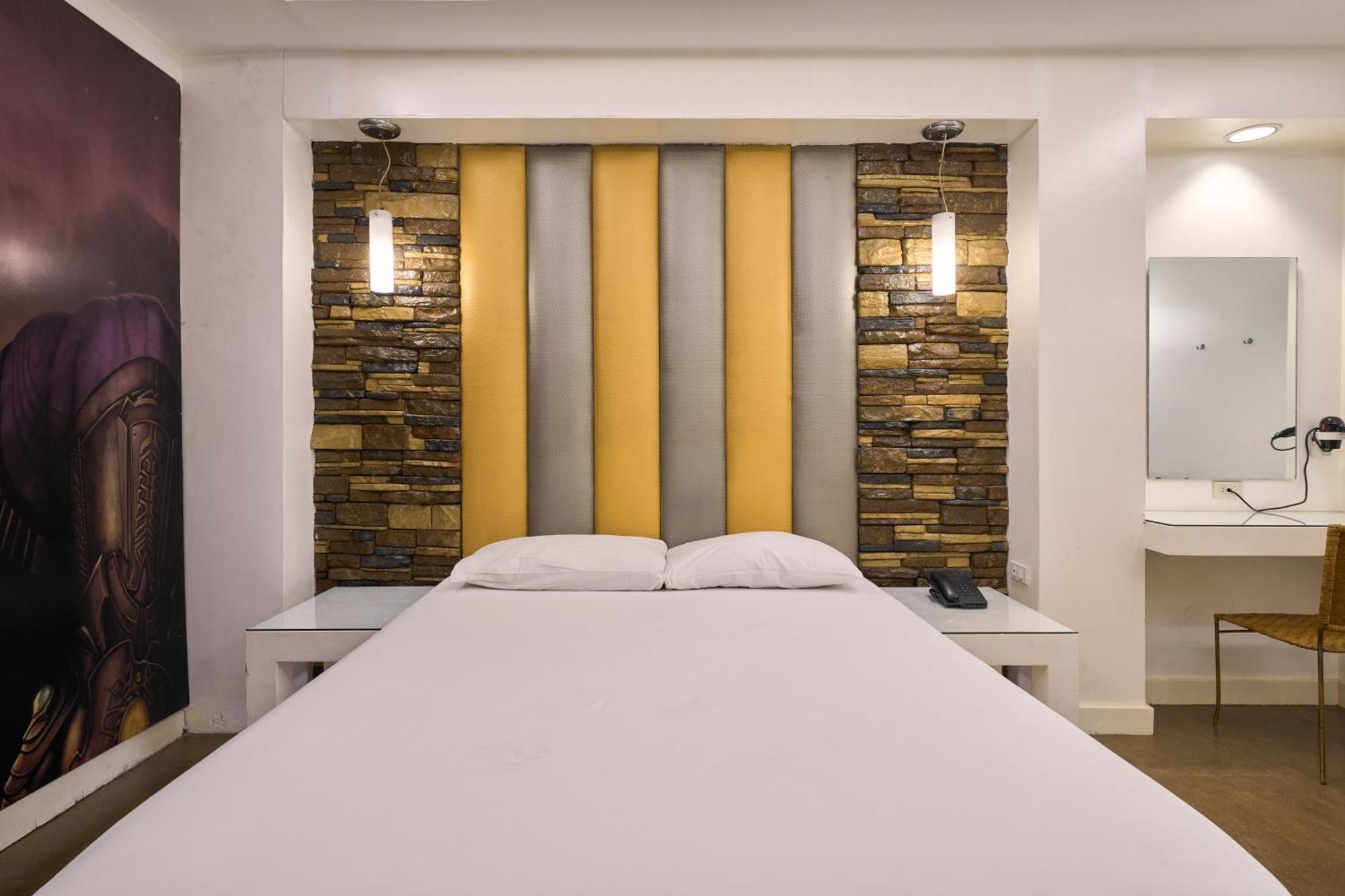 Victoria Court Malabon Hotel Valenzuela Buitenkant foto